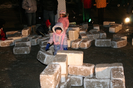 Building an Igloo\n(Zoolites at the Calgary Zoo)